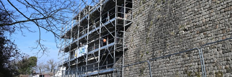 Une nouvelle phase de la restauration des remparts de Montreuil-sur-Mer est lancée
